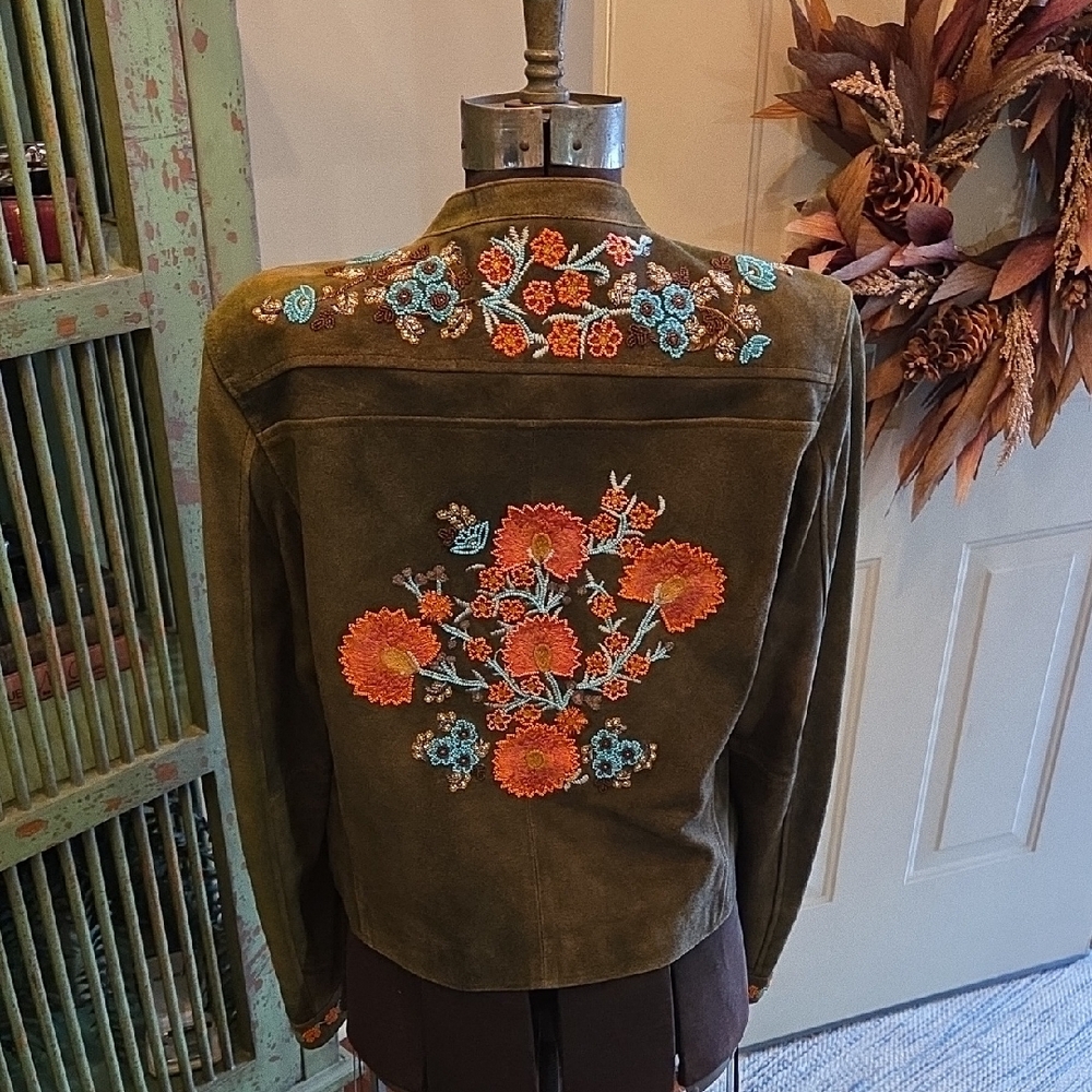 NWOT! Tasha Polizzi Beautiful Suede Jacket w/ Floral Embroidery & Beading - Picture 8 of 13